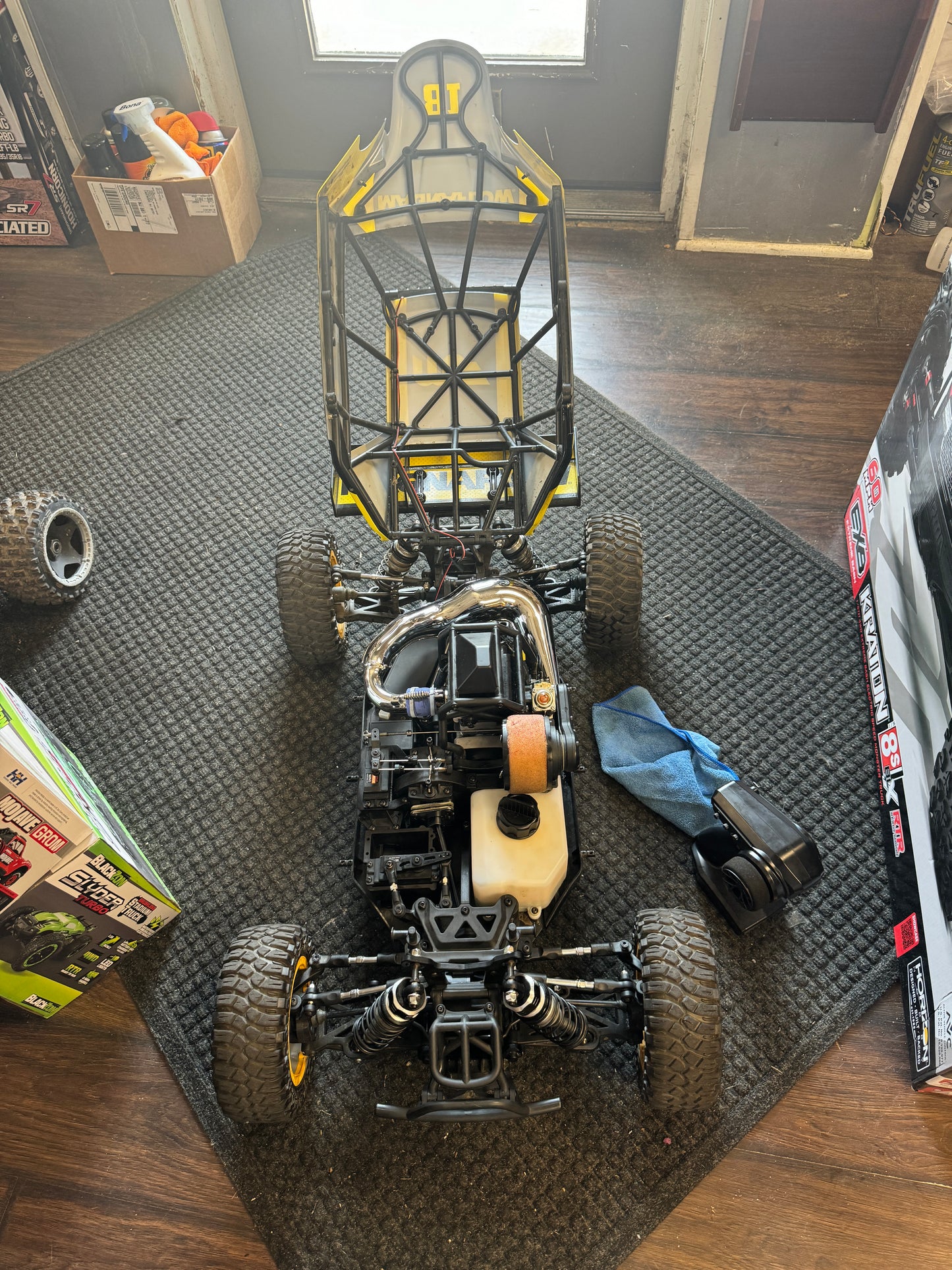 DBXL 2.0 Showroom Display 4WD Gas Buggy w/ upgrades