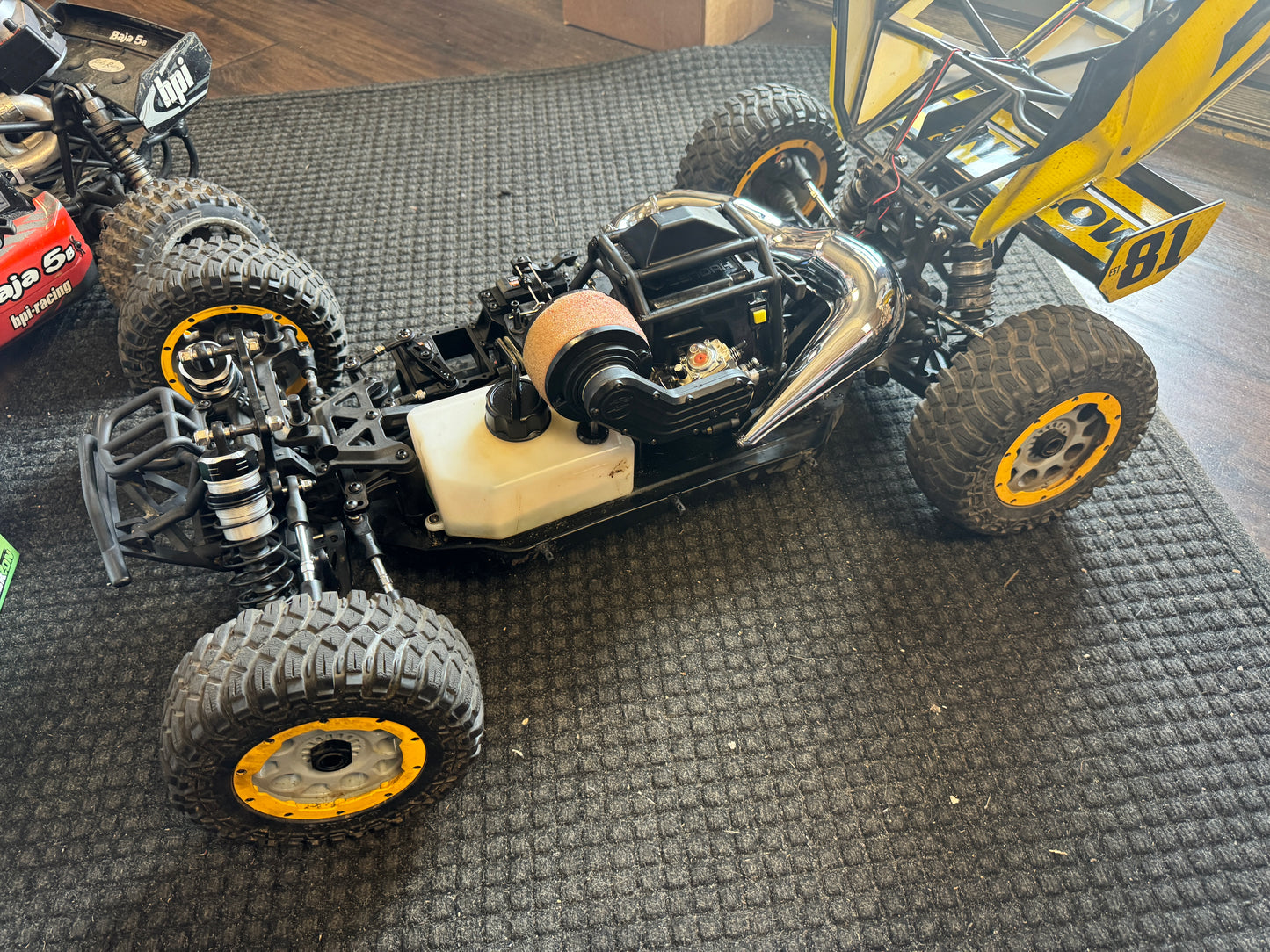 DBXL 2.0 Showroom Display 4WD Gas Buggy w/ upgrades