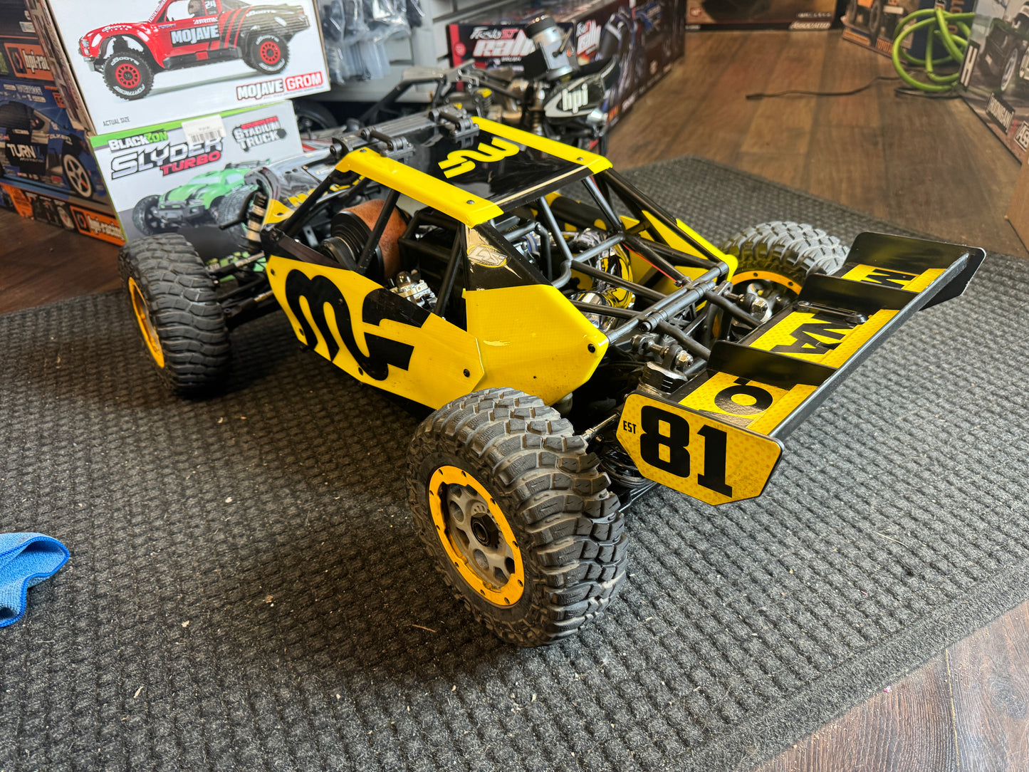 DBXL 2.0 Showroom Display 4WD Gas Buggy w/ upgrades